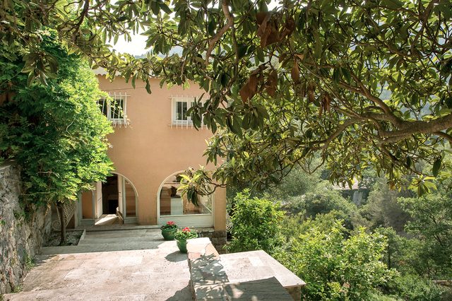 Castel Caramel &mdash; das Haus mit Terrasse unter dem Baum