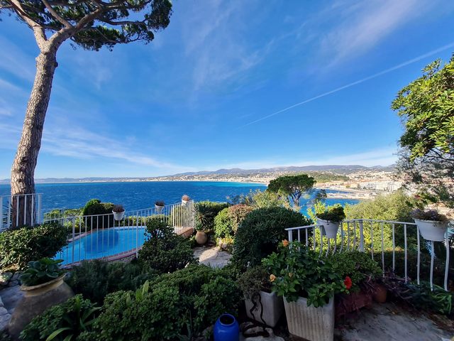 Garten mit Pool &uuml;ber der Bucht von Nizza